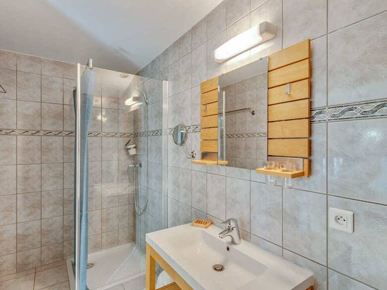 Comfortable Holiday Home In Petit-croix Near Novillard