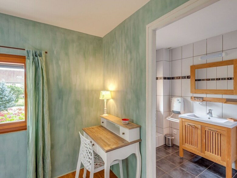 Comfortable Holiday Home In Petit-croix Near Novillard