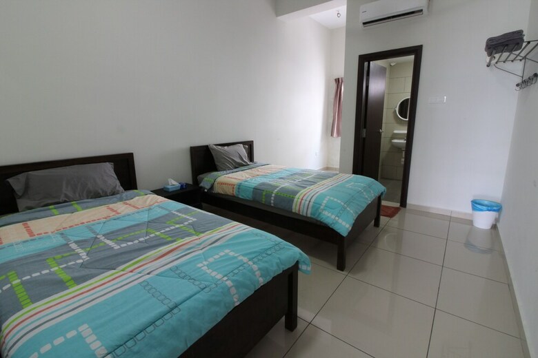 Kota Laksamana Comfortable Crowd By Step-in