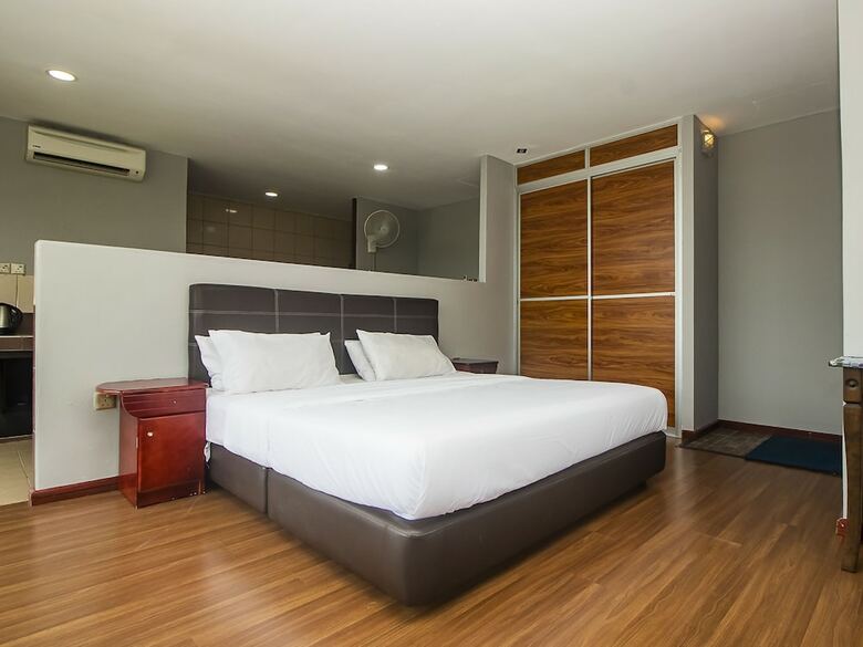 Hotel Oyo 90059 Ltk Home