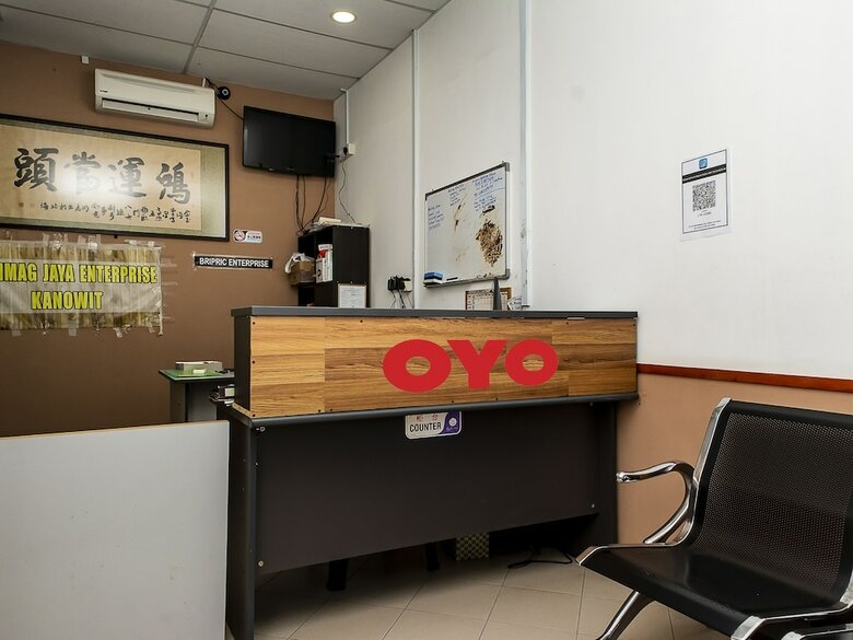 Hotel Oyo 90059 Ltk Home