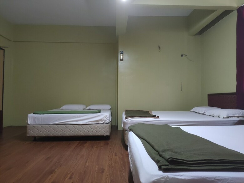 Oyo 90056 Hotel Usaha
