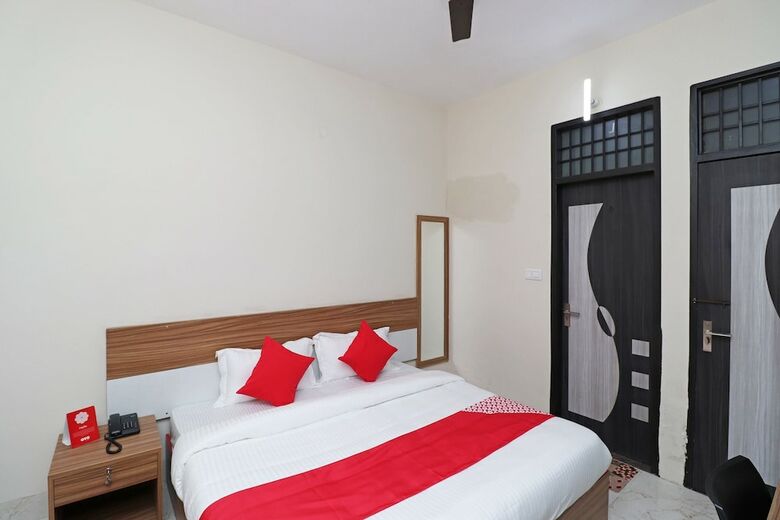 Hotel Oyo 17425 Dwarka Palace