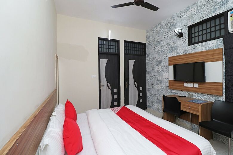 Hotel Oyo 17425 Dwarka Palace