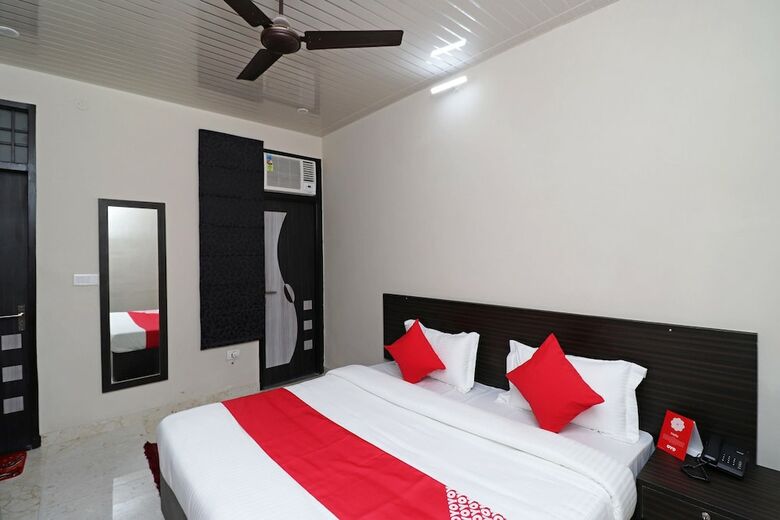 Hotel Oyo 17425 Dwarka Palace