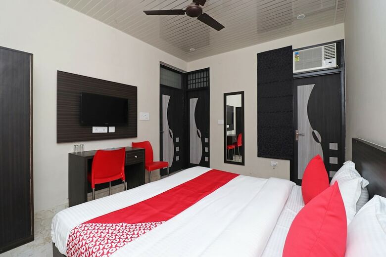 Hotel Oyo 17425 Dwarka Palace