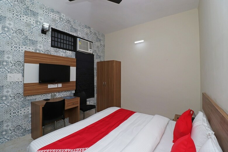 Hotel Oyo 17425 Dwarka Palace