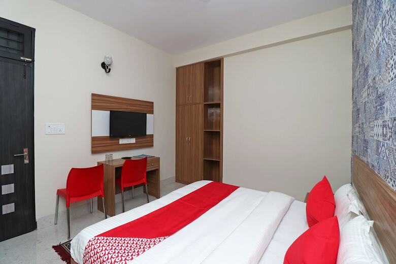 Hotel Oyo 17425 Dwarka Palace