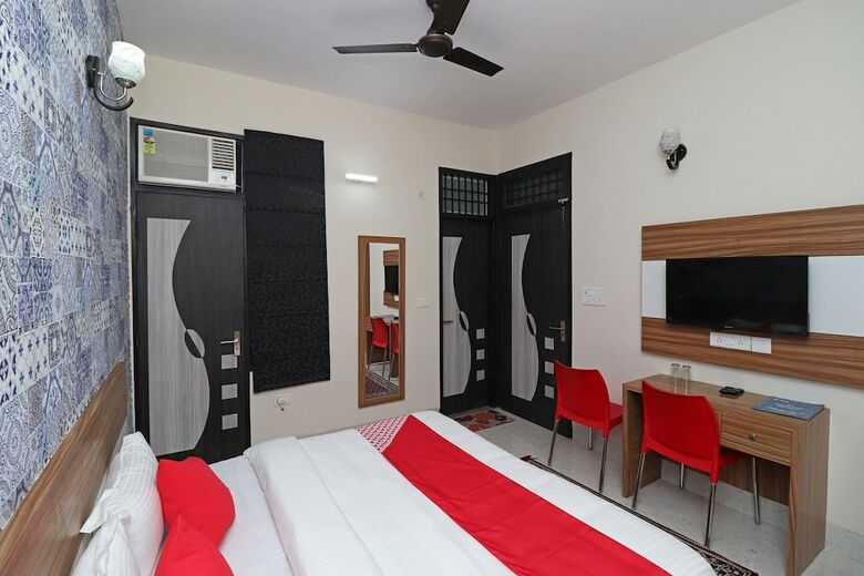 Hotel Oyo 17425 Dwarka Palace