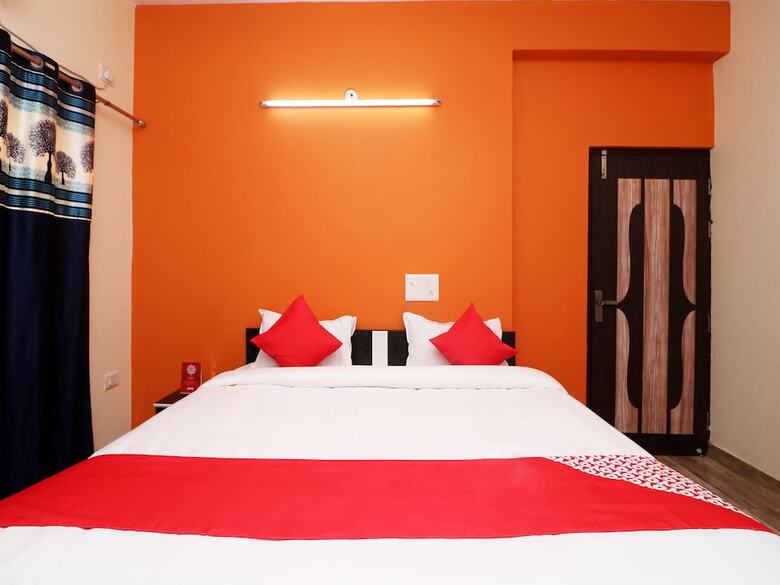 Hotel Oyo 28366 Ram & Sons Residency