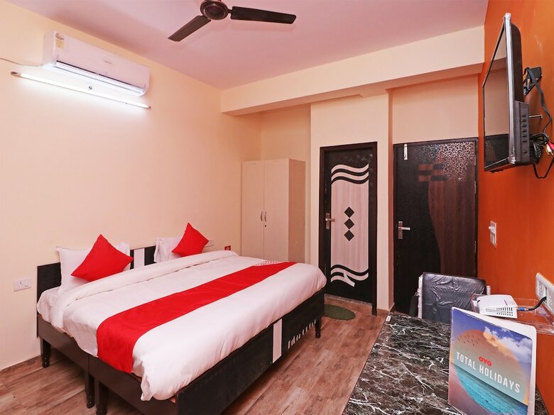Hotel Oyo 28366 Ram & Sons Residency