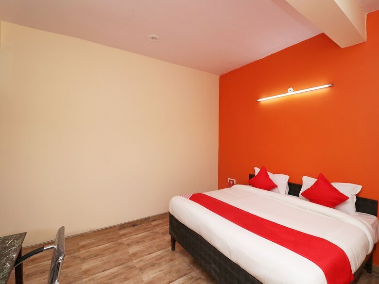 Hotel Oyo 28366 Ram & Sons Residency
