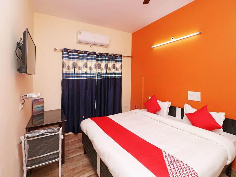 Hotel Oyo 28366 Ram & Sons Residency