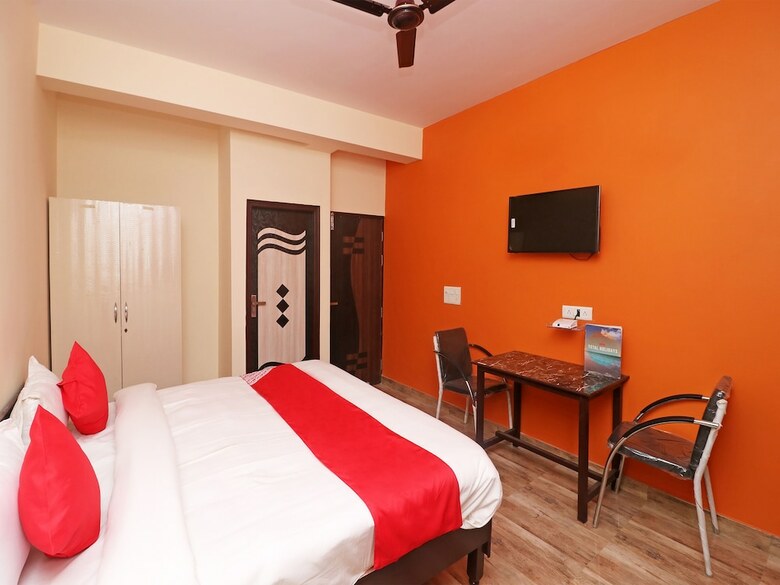 Hotel Oyo 28366 Ram & Sons Residency