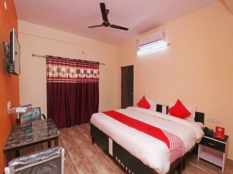 Hotel Oyo 28366 Ram & Sons Residency