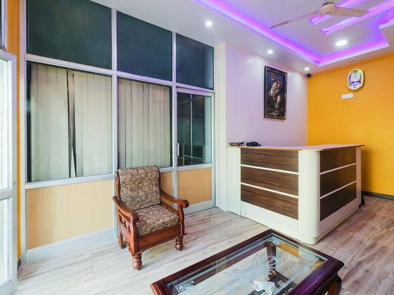 Hotel Oyo 24733 Milan Garden N Restaurant