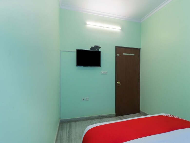 Hotel Oyo 24733 Milan Garden N Restaurant