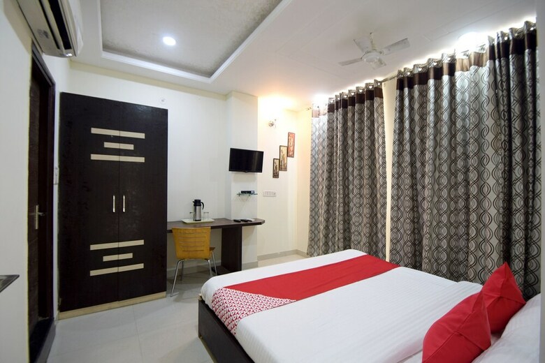 Oyo 23358 Hotel Royal Inn