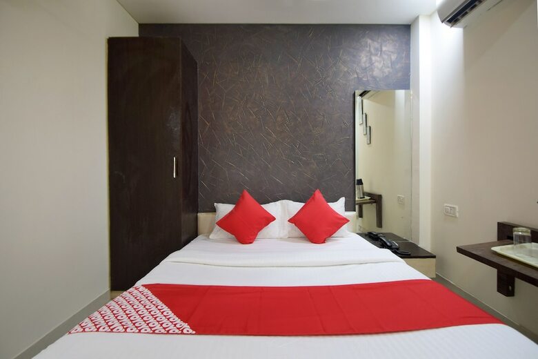 Oyo 23358 Hotel Royal Inn