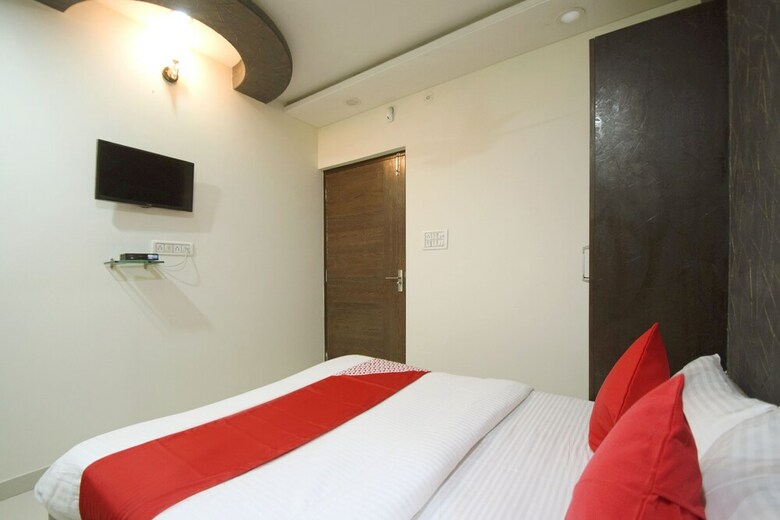 Oyo 23358 Hotel Royal Inn