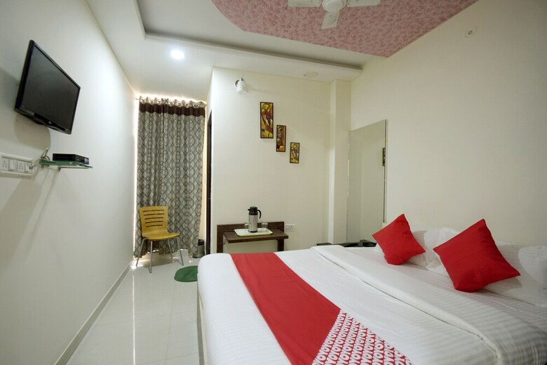 Oyo 23358 Hotel Royal Inn
