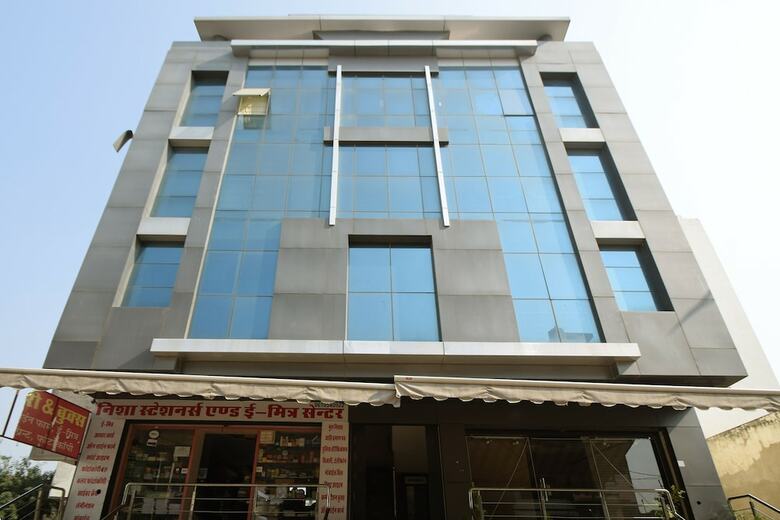 Oyo 23358 Hotel Royal Inn