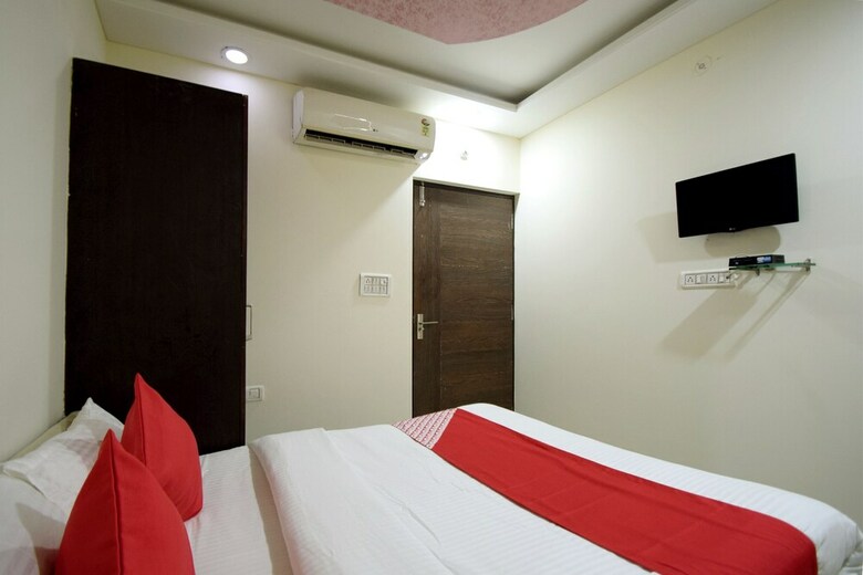 Oyo 23358 Hotel Royal Inn