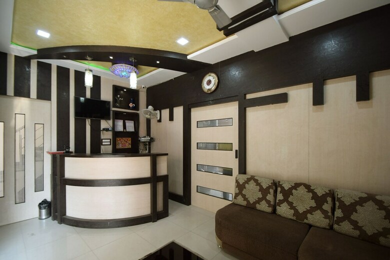 Oyo 23358 Hotel Royal Inn