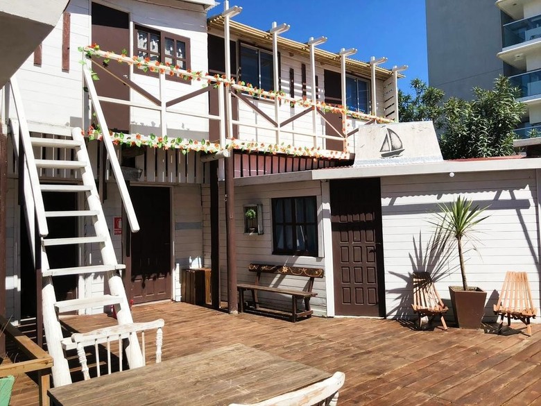 Hostel 32