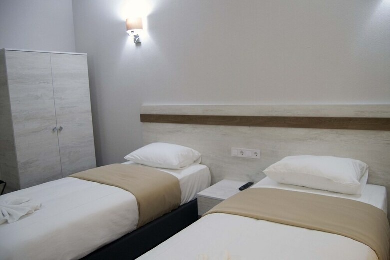 Kanyonvadi Hotel