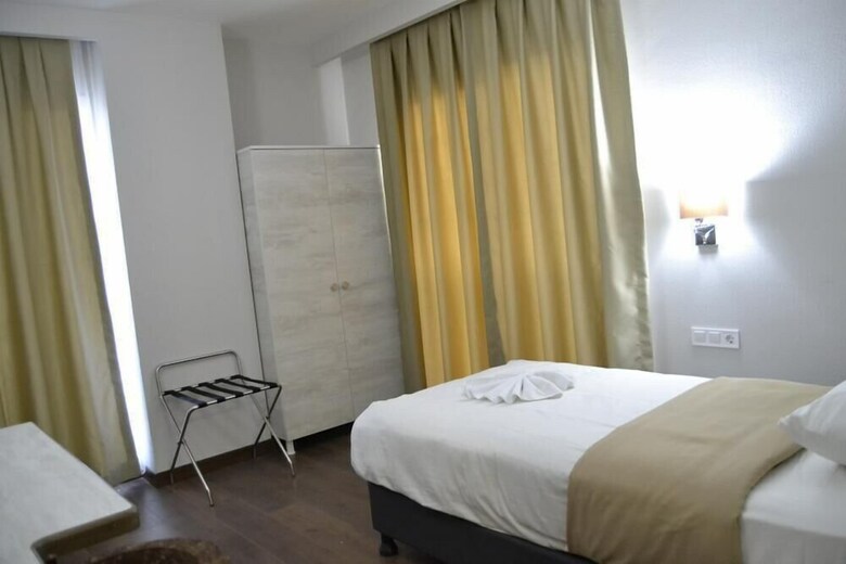 Kanyonvadi Hotel