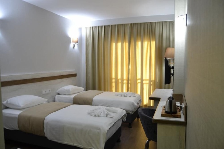 Kanyonvadi Hotel