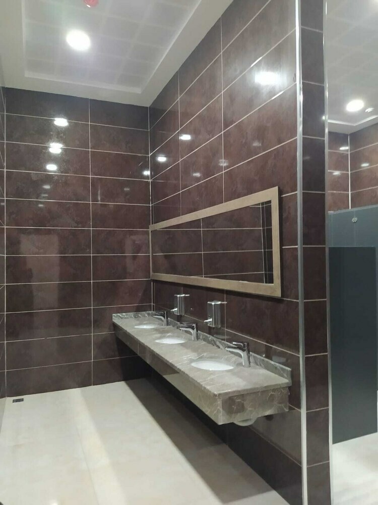 Kanyonvadi Hotel