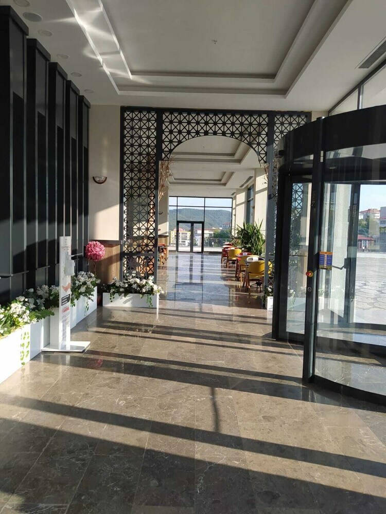 Kanyonvadi Hotel