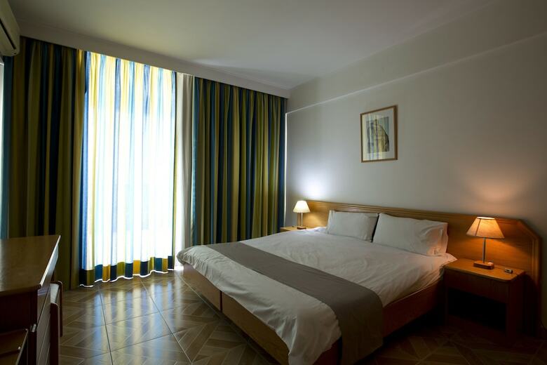 Aparthotel Adma Blue Screen