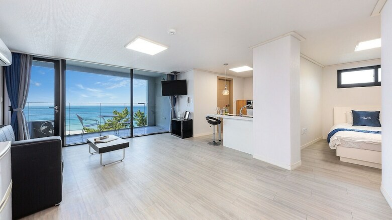 Hotel Uljin All Morning Pension
