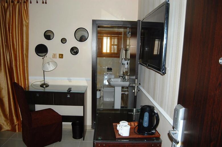144 Suites Luxury Hotel