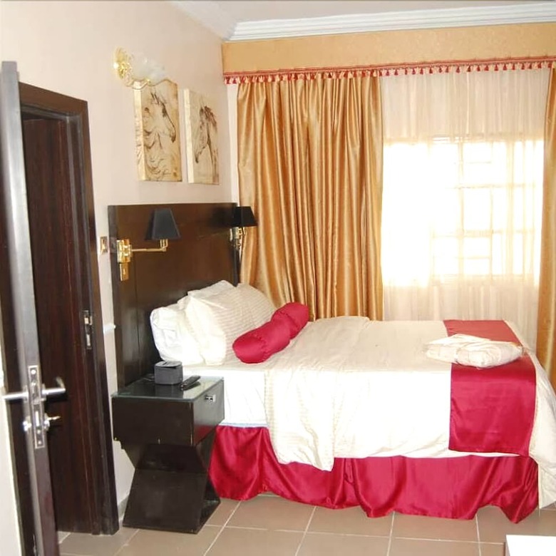 144 Suites Luxury Hotel