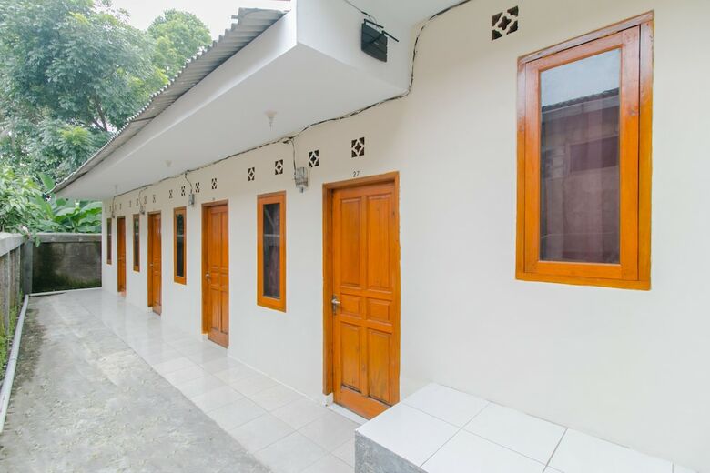 Hostal Spot On 2750 Ayu Homestay Syariah