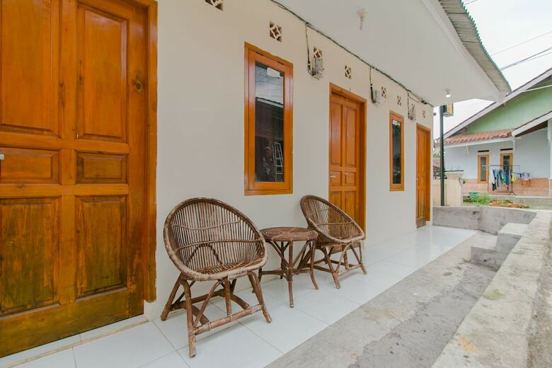 Hostal Spot On 2750 Ayu Homestay Syariah