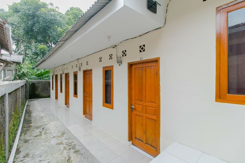 Hostal Spot On 2750 Ayu Homestay Syariah