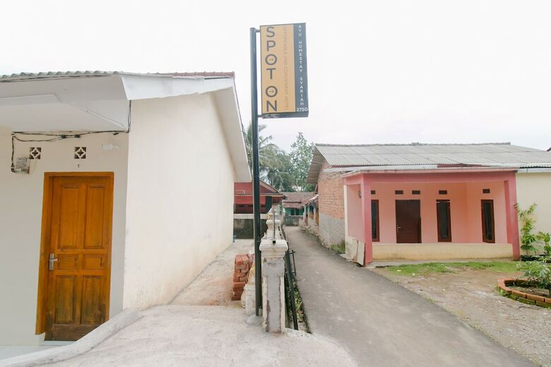 Hostal Spot On 2750 Ayu Homestay Syariah