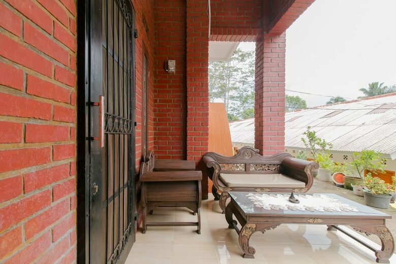 Hostal Spot On 2750 Ayu Homestay Syariah