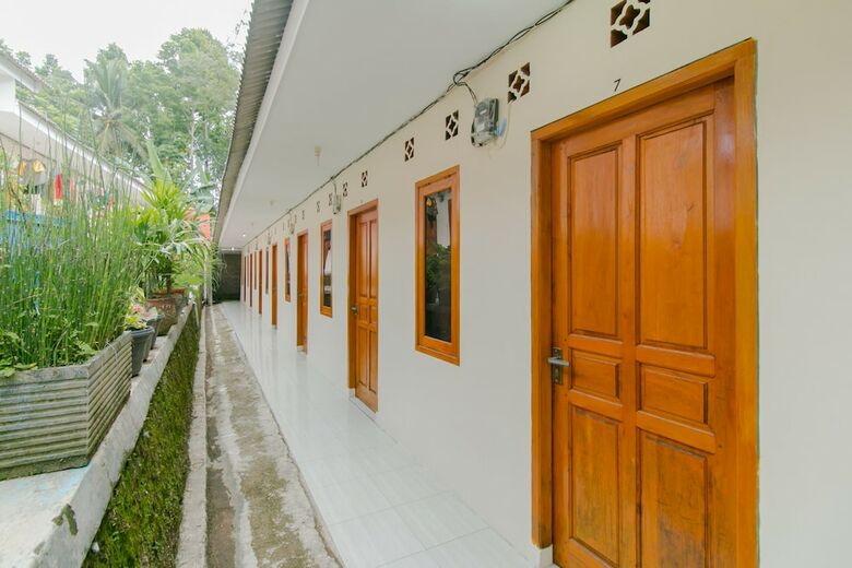 Hostal Spot On 2750 Ayu Homestay Syariah