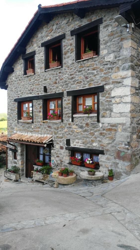 House With 2 Bedrooms In Tozo