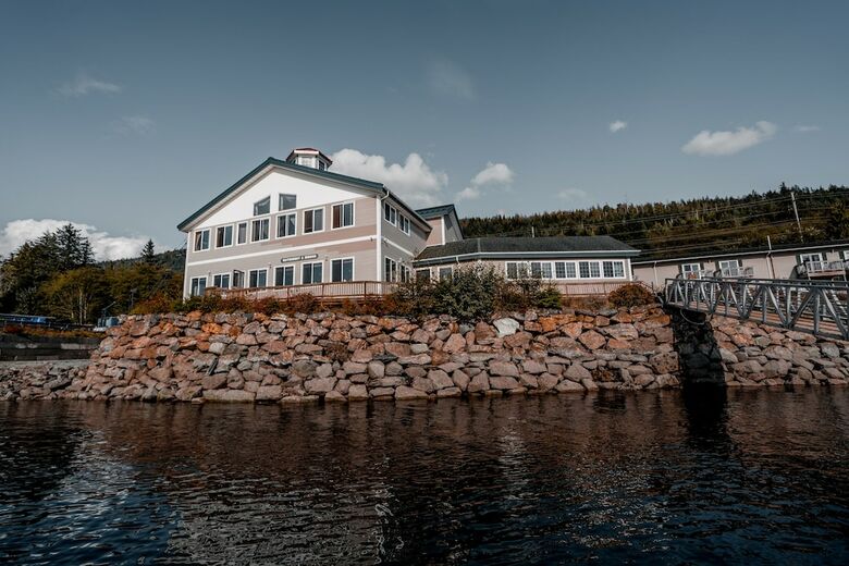 Hotel Edgewater Inn Restaurant & Marina