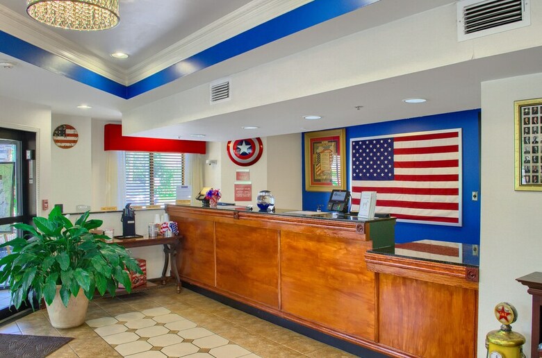 Hotel Hometown Inn