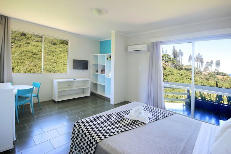 Cris Hotel