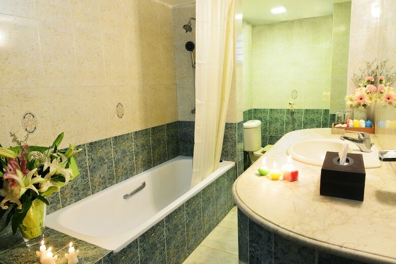 Hotel Amazon Lilly Lake View Residence