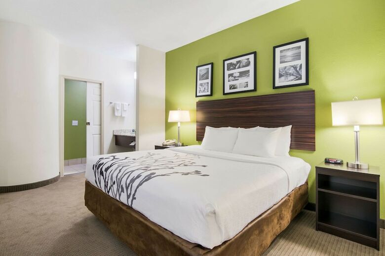 Hotel Sleep Inn Near The Avenue